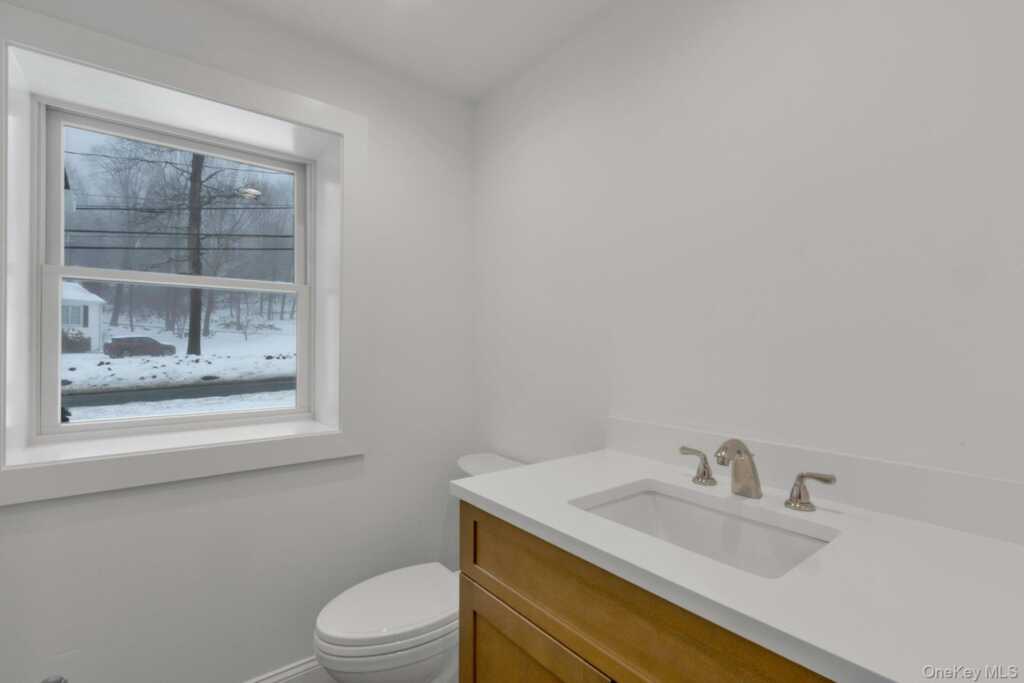 570 Kings Highway, Valley Cottage, NY 10989 - Photo 17 of 33