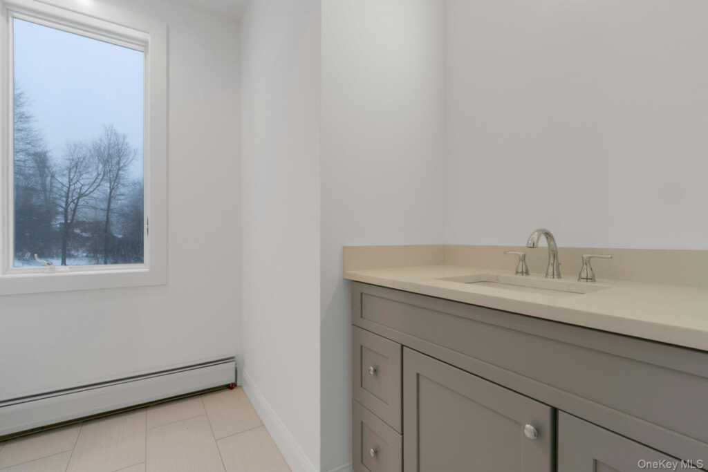 570 Kings Highway, Valley Cottage, NY 10989 - Photo 21 of 33