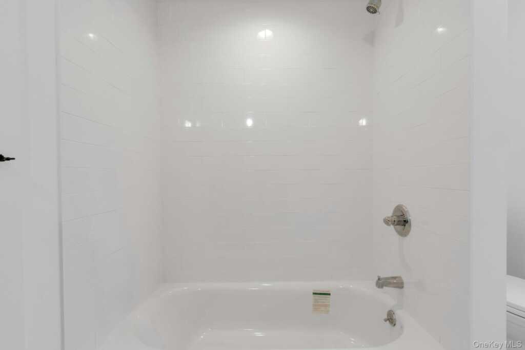 570 Kings Highway, Valley Cottage, NY 10989 - Photo 23 of 33