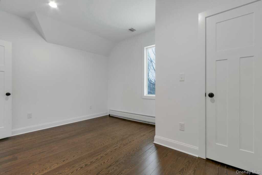 570 Kings Highway, Valley Cottage, NY 10989 - Photo 25 of 33