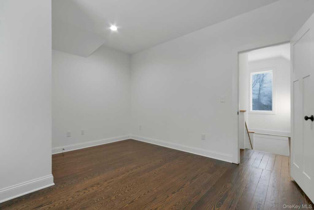 570 Kings Highway, Valley Cottage, NY 10989 - Photo 26 of 33