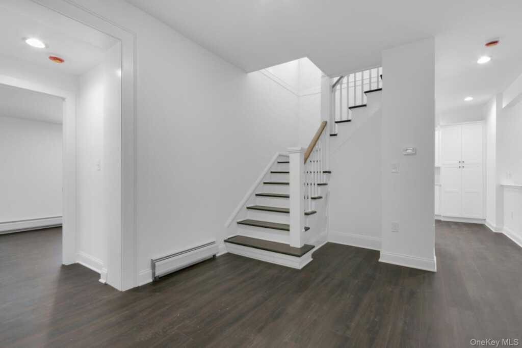 570 Kings Highway, Valley Cottage, NY 10989 - Photo 5 of 33