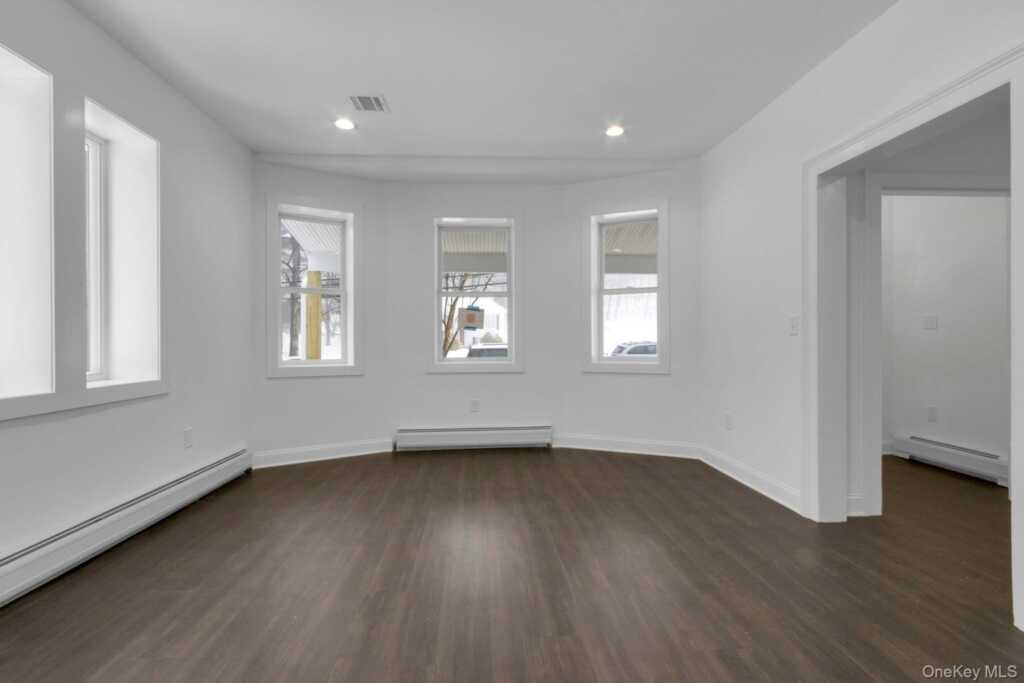 570 Kings Highway, Valley Cottage, NY 10989 - Photo 7 of 33