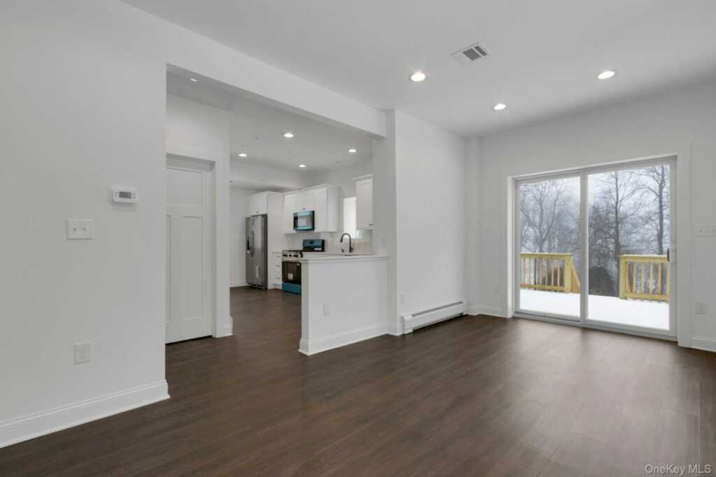 570 Kings Highway, Valley Cottage, NY 10989 - Photo 8 of 33