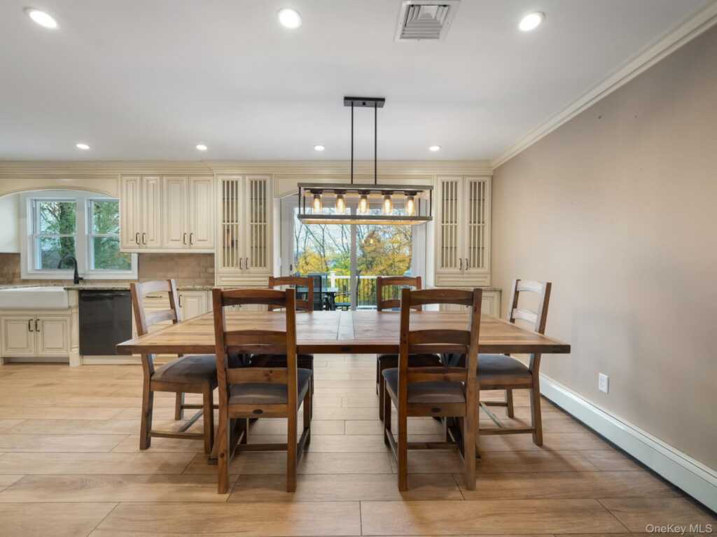 168 Lincoln Street, Pearl River, NY 10965 - Photo 13 of 35