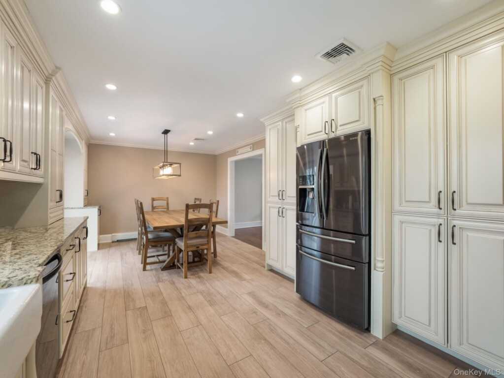 168 Lincoln Street, Pearl River, NY 10965 - Photo 16 of 35