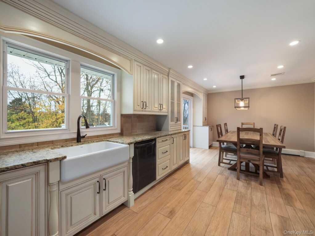 168 Lincoln Street, Pearl River, NY 10965 - Photo 17 of 35