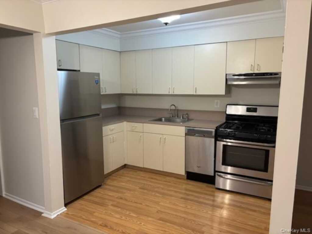 221 Middletown Road, Unit #C, Pearl River, NY 10965 - Photo 3 of 10