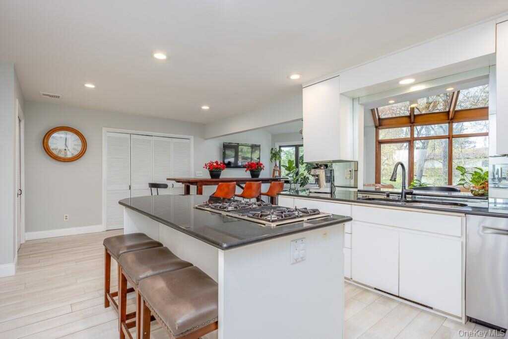 16 Lady Godiva Way, New City, NY 10956 - Photo 10 of 31