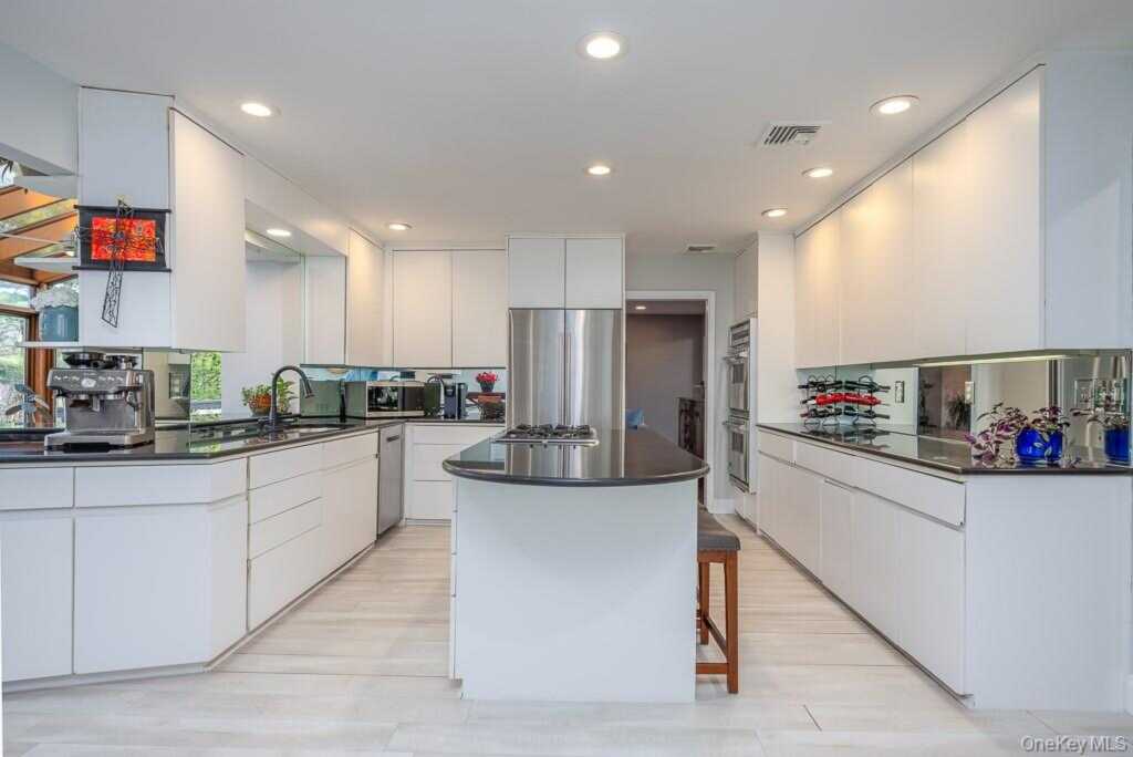 16 Lady Godiva Way, New City, NY 10956 - Photo 11 of 31