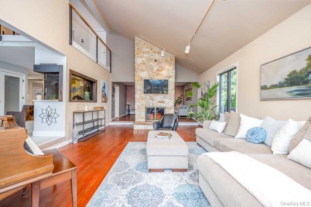 16 Lady Godiva Way, New City, NY 10956 - Photo 4 of 31