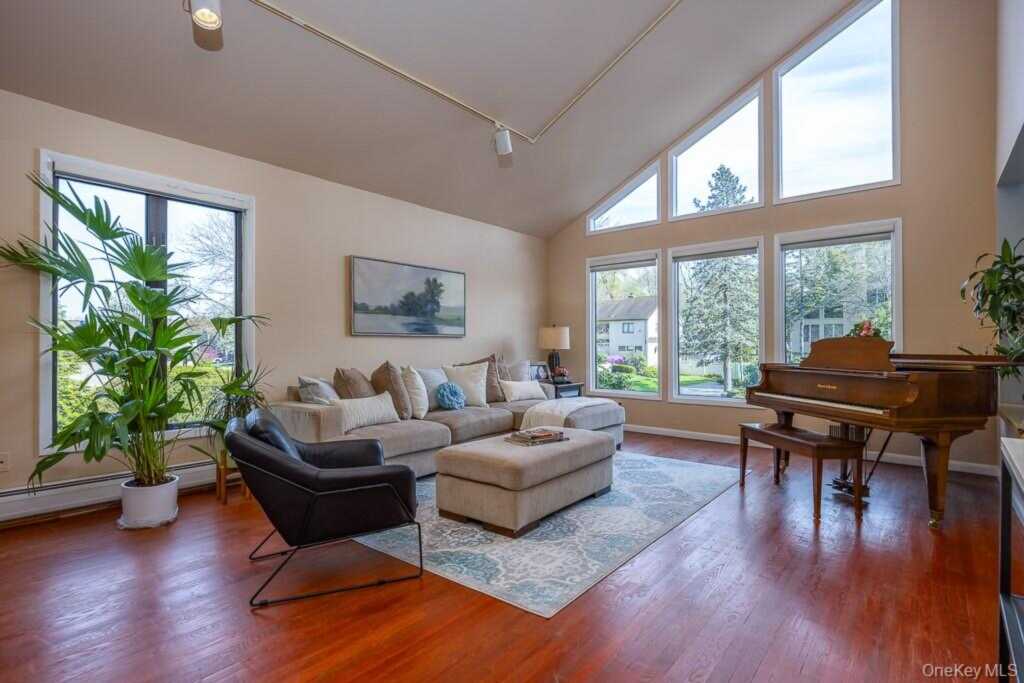 16 Lady Godiva Way, New City, NY 10956 - Photo 5 of 31