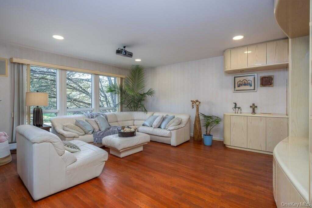 16 Lady Godiva Way, New City, NY 10956 - Photo 6 of 31