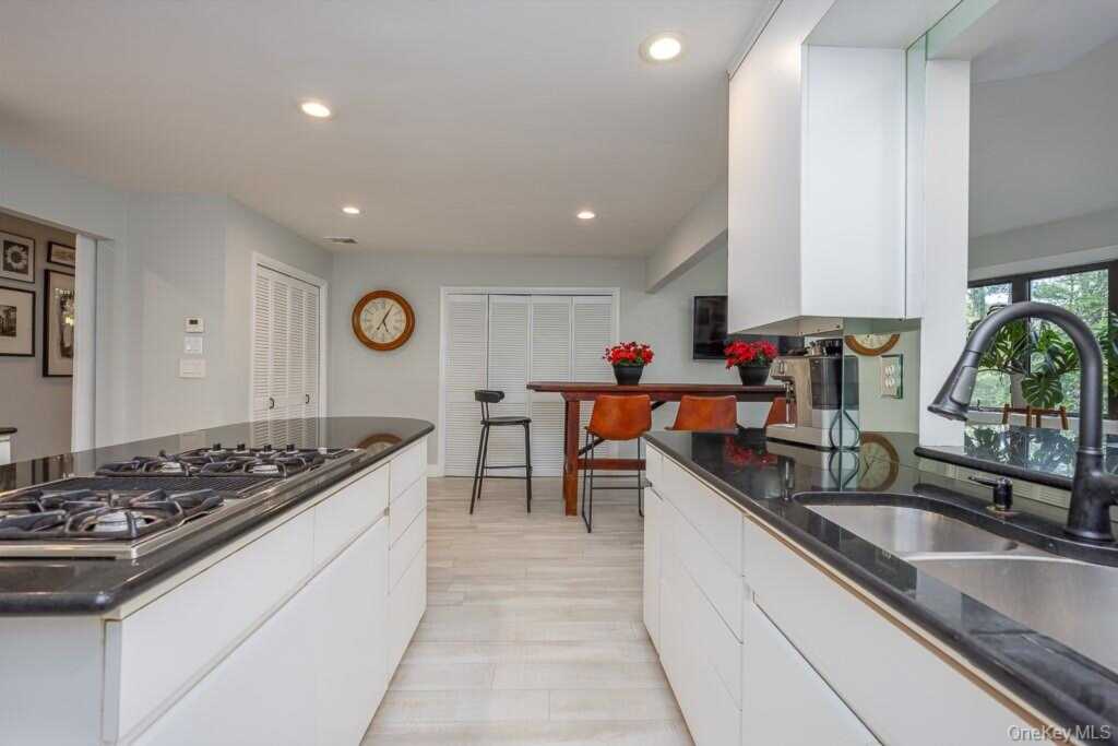 16 Lady Godiva Way, New City, NY 10956 - Photo 9 of 31