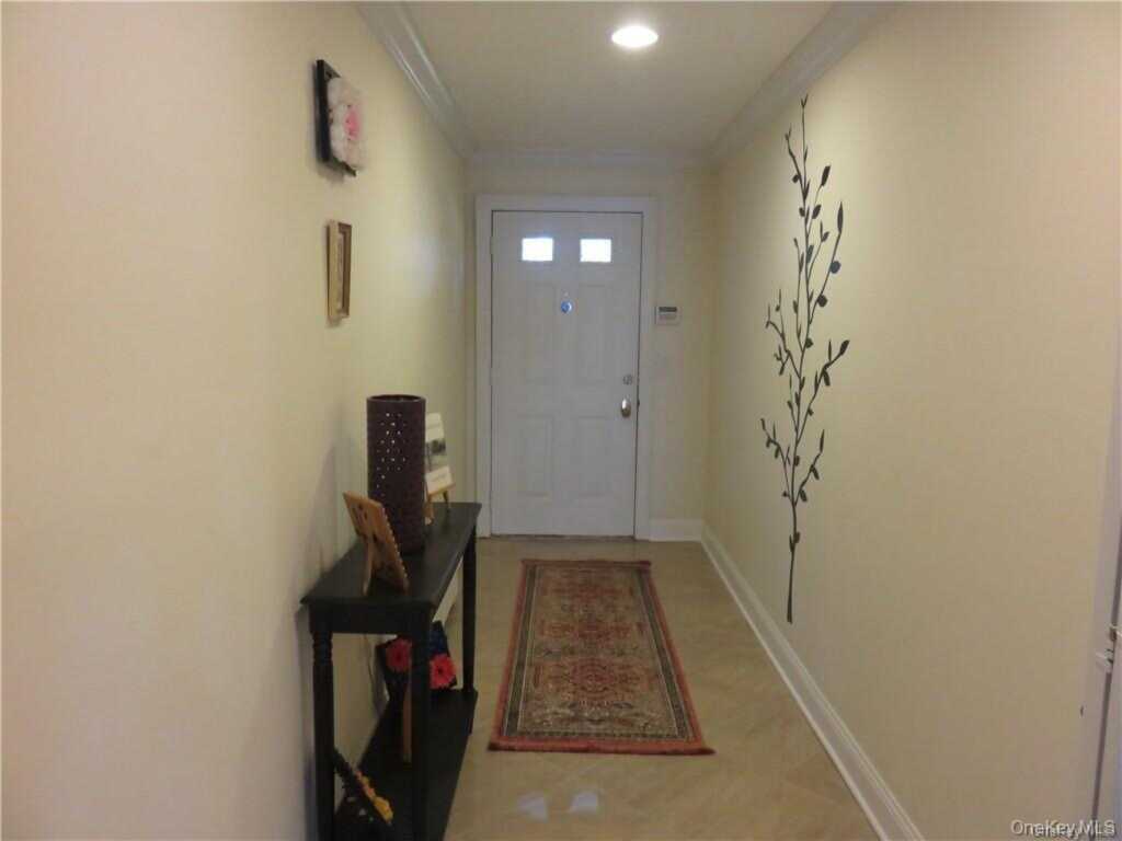 36 Greenridge Avenue, Unit #110, White Plains, NY 10605 - Photo 3 of 9