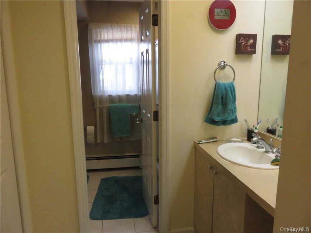 36 Greenridge Avenue, Unit #110, White Plains, NY 10605 - Photo 7 of 9