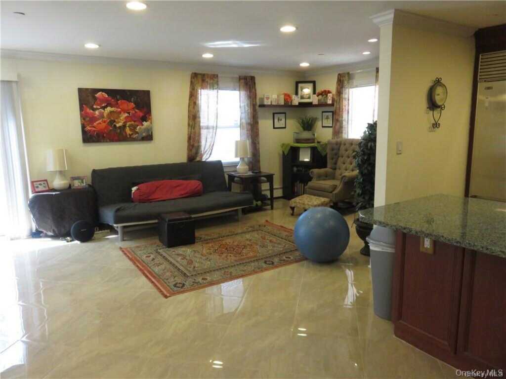 36 Greenridge Avenue, Unit #110, White Plains, NY 10605 - Photo 8 of 9