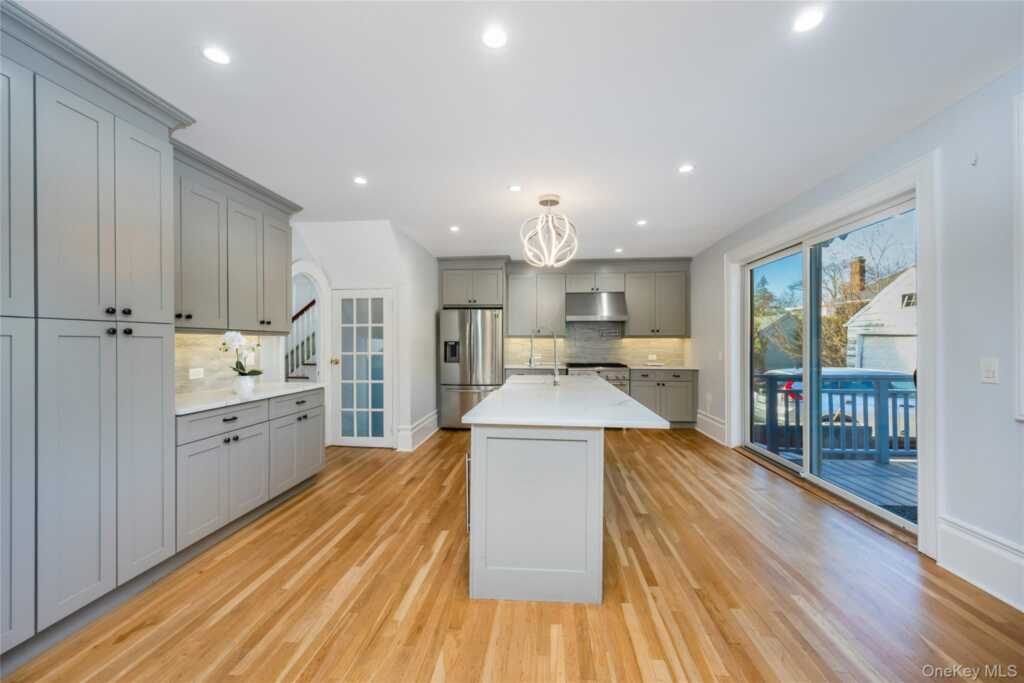 41 French Ridge, New Rochelle, NY 10801 - Photo 13 of 50