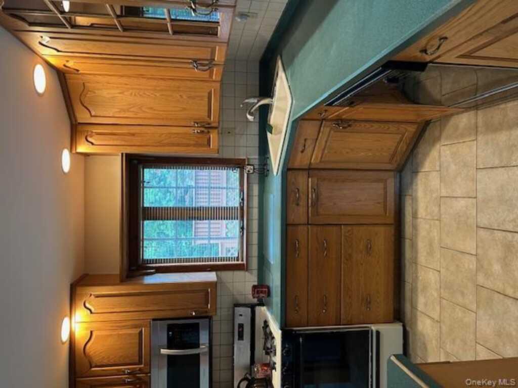 18 Homestead Lane, New City, NY 10956 - Photo 6 of 21