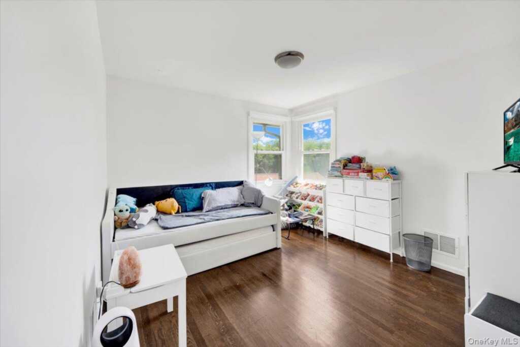 270 Victory Boulevard, New Rochelle, NY 10804 - Photo 17 of 26