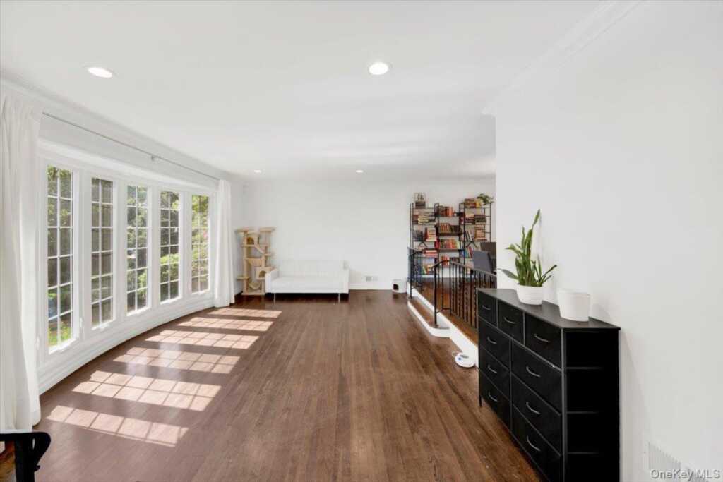 270 Victory Boulevard, New Rochelle, NY 10804 - Photo 3 of 26