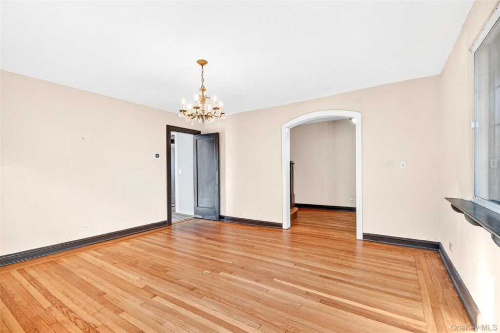 5 Seymour Place, White Plains, NY 10605 - Photo 12 of 43