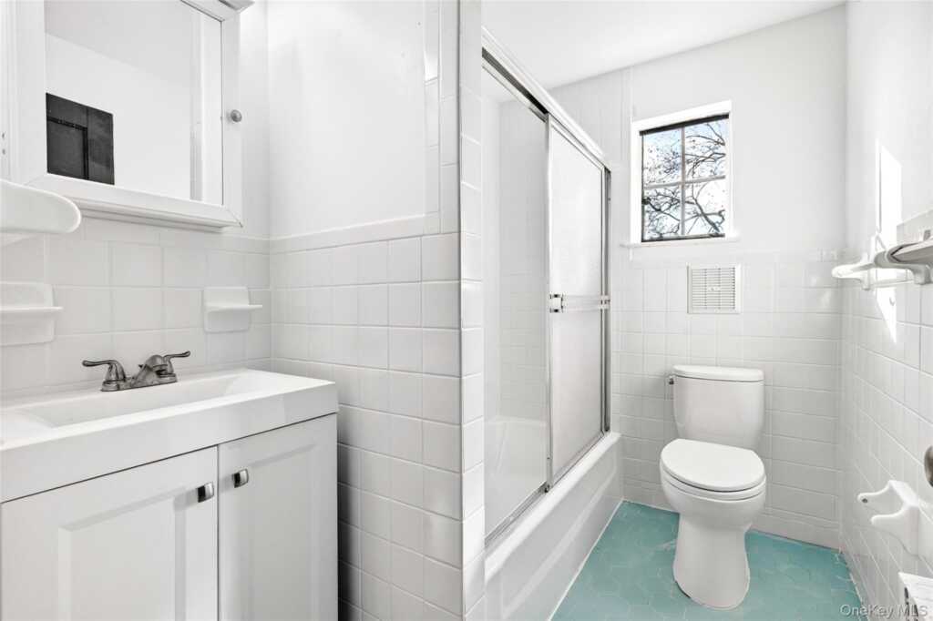 5 Seymour Place, White Plains, NY 10605 - Photo 31 of 43