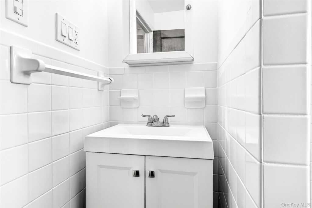 5 Seymour Place, White Plains, NY 10605 - Photo 32 of 43