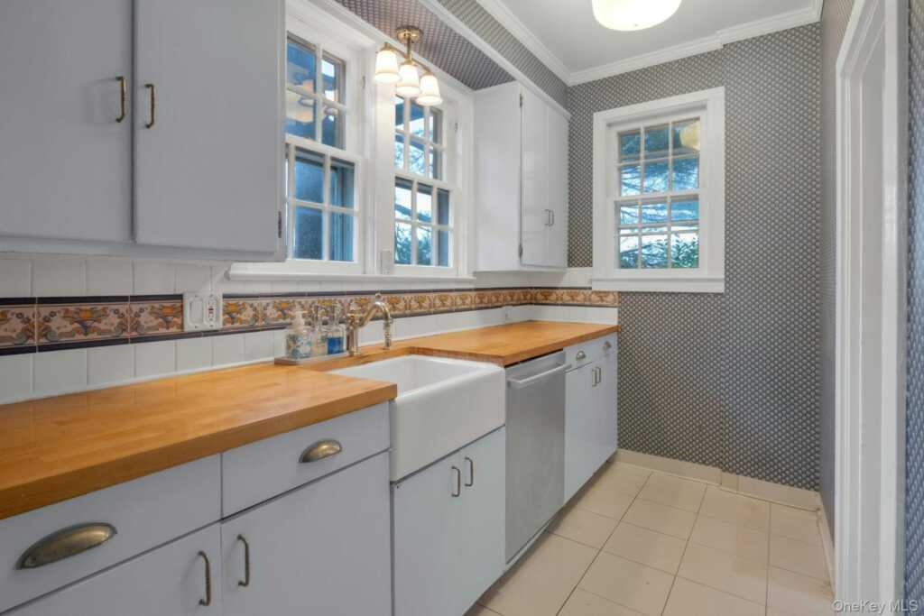 733 Stuart Avenue, Rye, NY 10543 - Photo 10 of 27