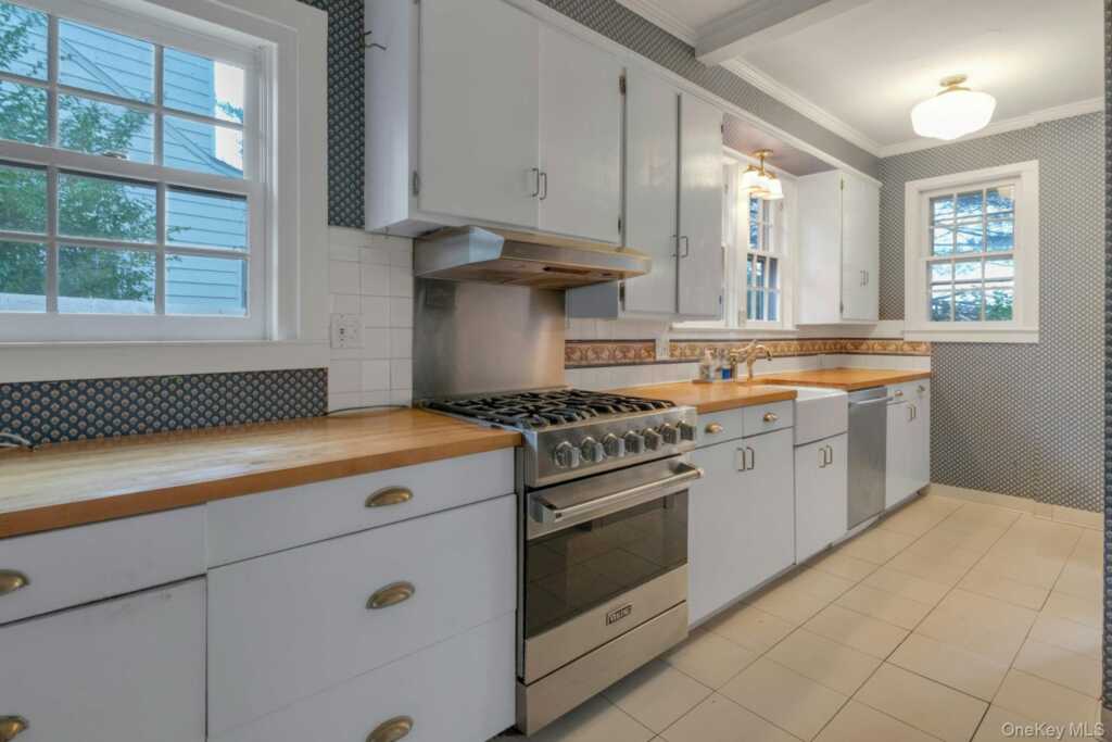 733 Stuart Avenue, Rye, NY 10543 - Photo 11 of 27