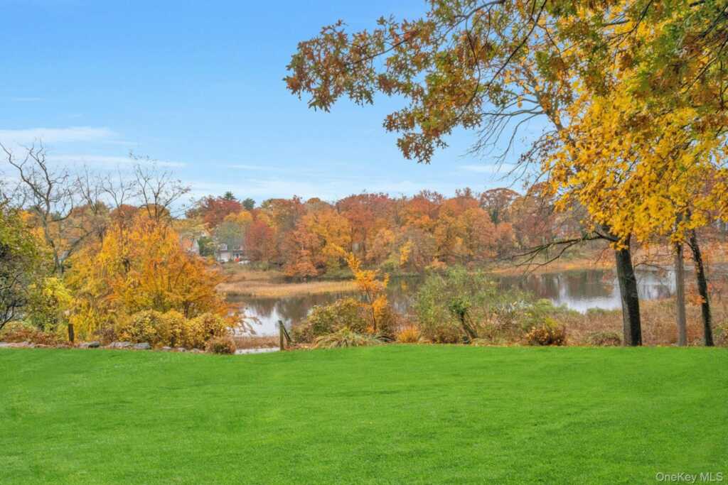 733 Stuart Avenue, Rye, NY 10543 - Photo 2 of 27