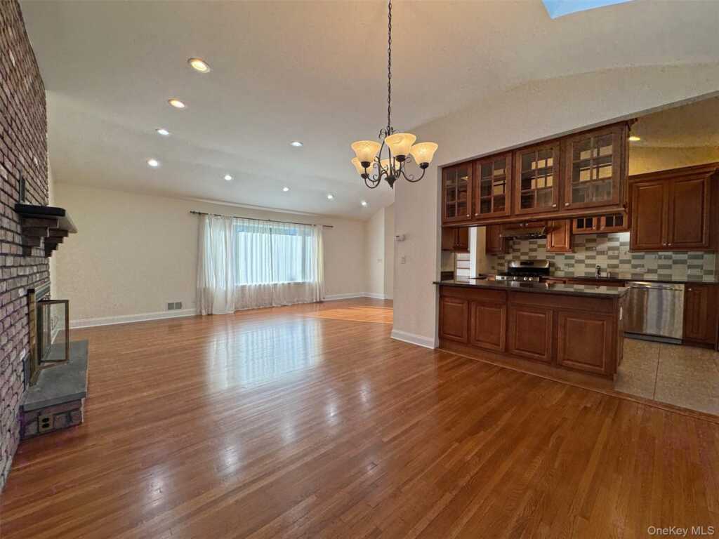 11 Country Ridge Drive, Rye, NY 10573 - Photo 10 of 17