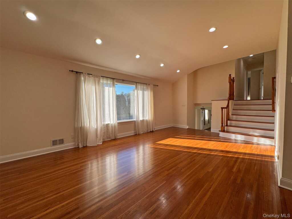 11 Country Ridge Drive, Rye, NY 10573 - Photo 8 of 17