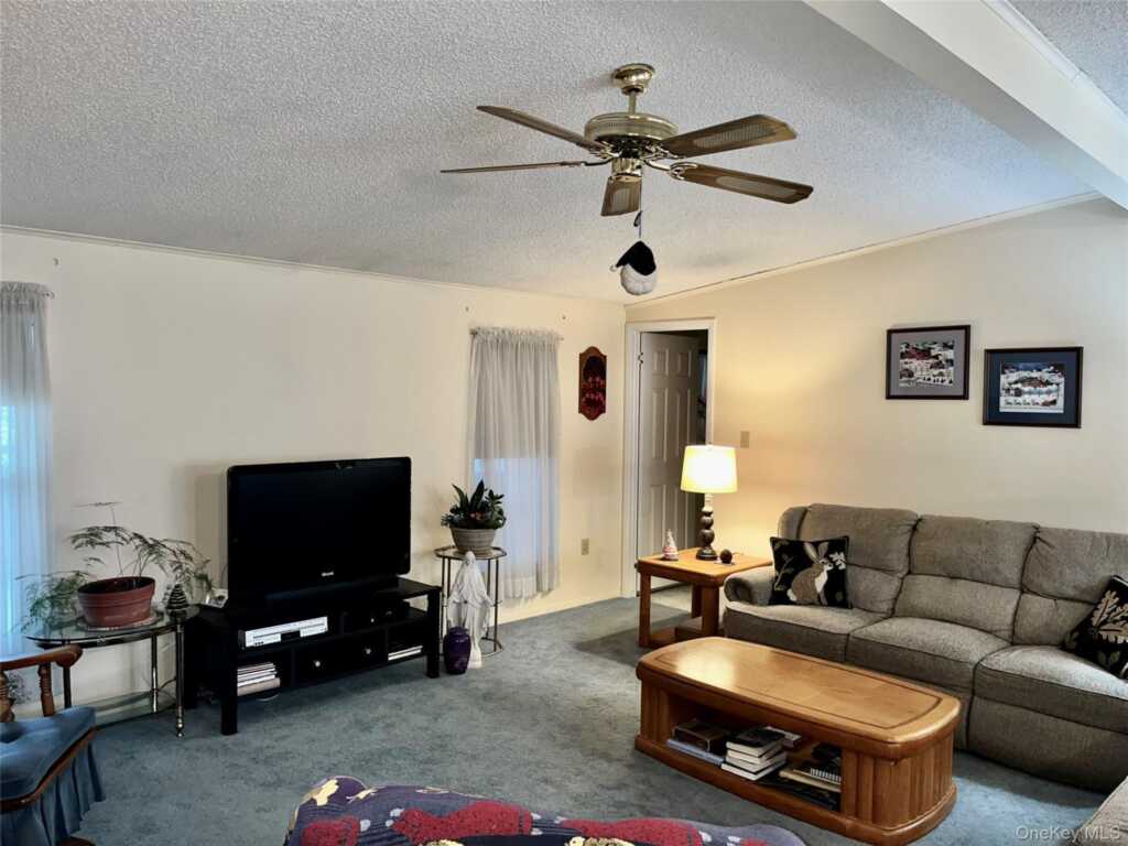 105 North Mountainview MH, Stony Point, NY 10950 - Photo 2 of 28