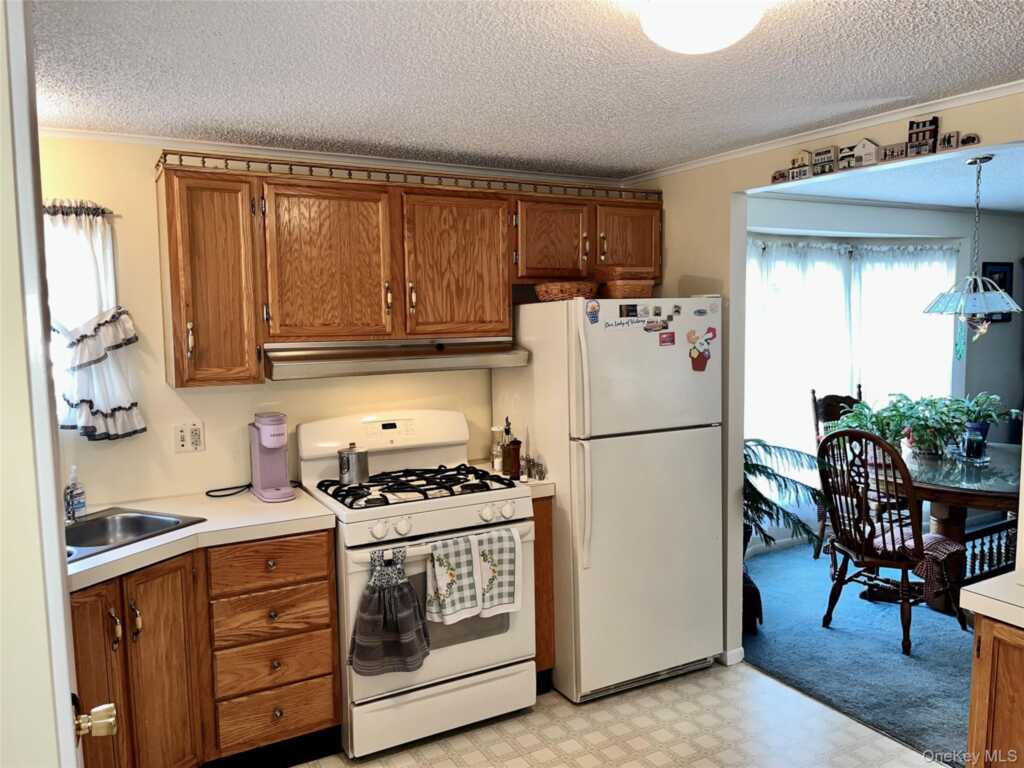 105 North Mountainview MH, Stony Point, NY 10950 - Photo 8 of 28