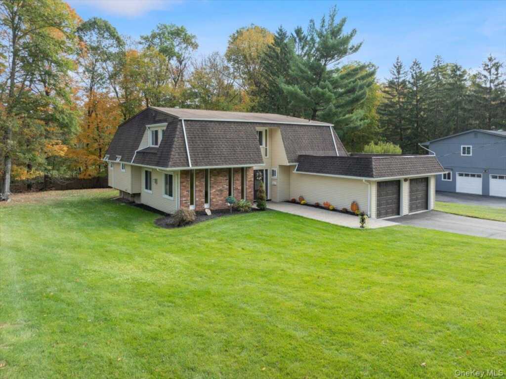 107 Tennyson Drive, Nanuet, NY 10954 - Photo 2 of 41