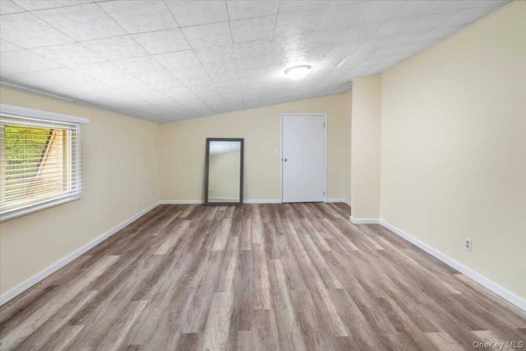 107 Tennyson Drive, Nanuet, NY 10954 - Photo 25 of 41