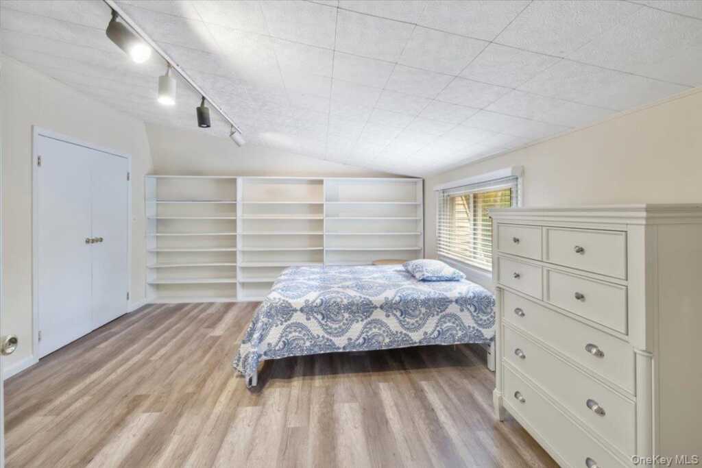 107 Tennyson Drive, Nanuet, NY 10954 - Photo 28 of 41