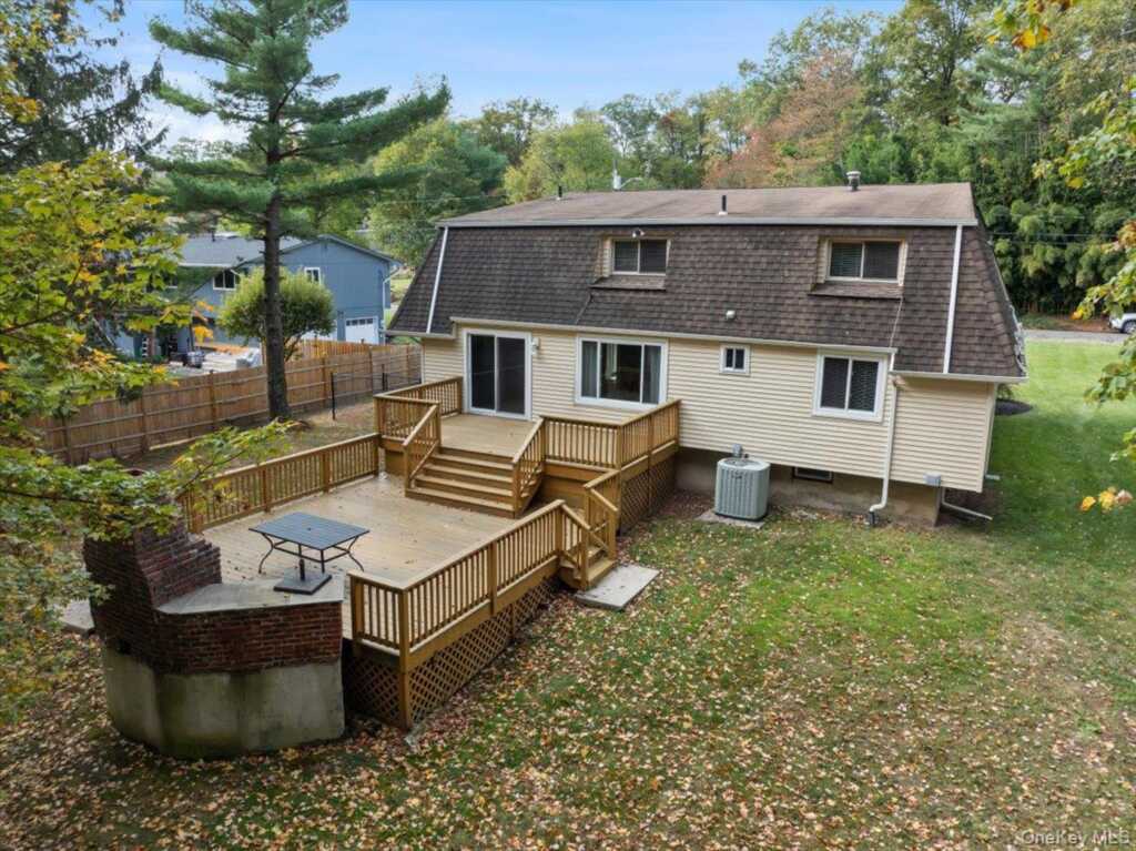 107 Tennyson Drive, Nanuet, NY 10954 - Photo 33 of 41