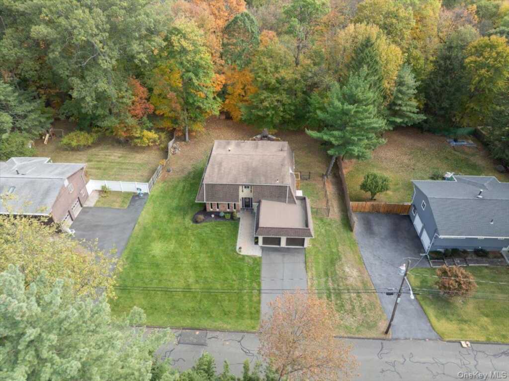 107 Tennyson Drive, Nanuet, NY 10954 - Photo 37 of 41