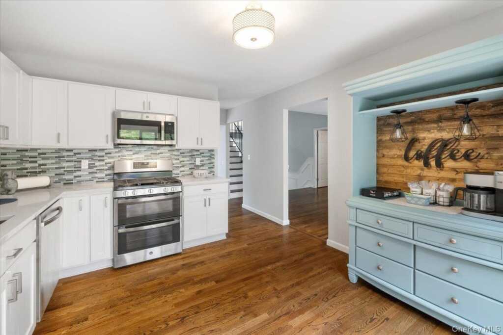 107 Tennyson Drive, Nanuet, NY 10954 - Photo 9 of 41