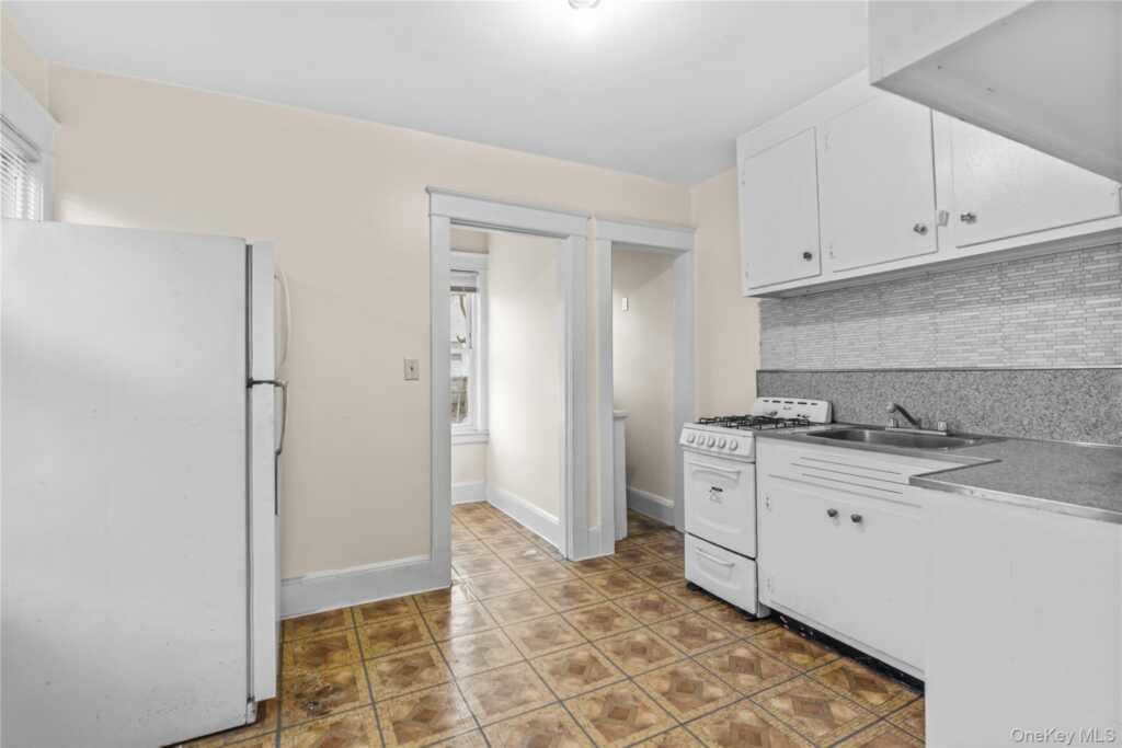 63 Grant Avenue, White Plains, NY 10603 - Photo 22 of 37