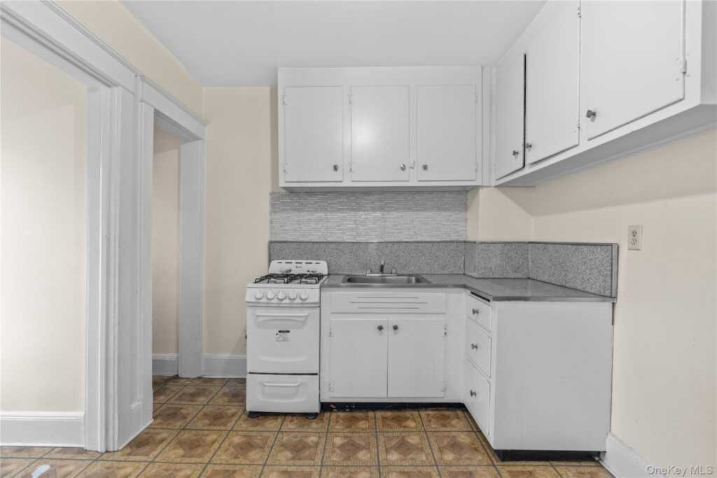 63 Grant Avenue, White Plains, NY 10603 - Photo 23 of 37