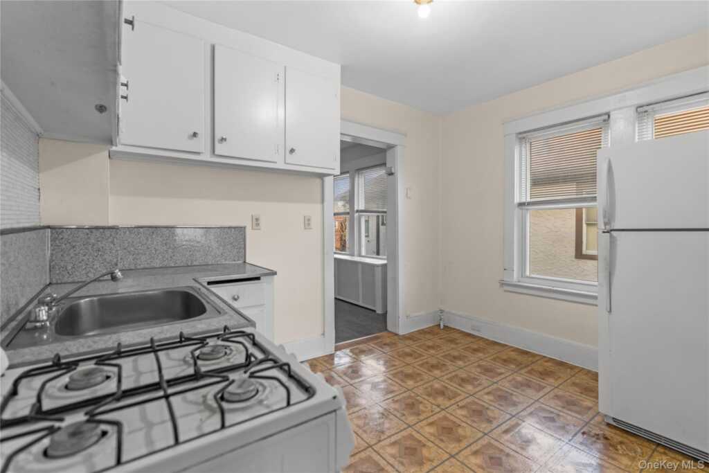 63 Grant Avenue, White Plains, NY 10603 - Photo 25 of 37