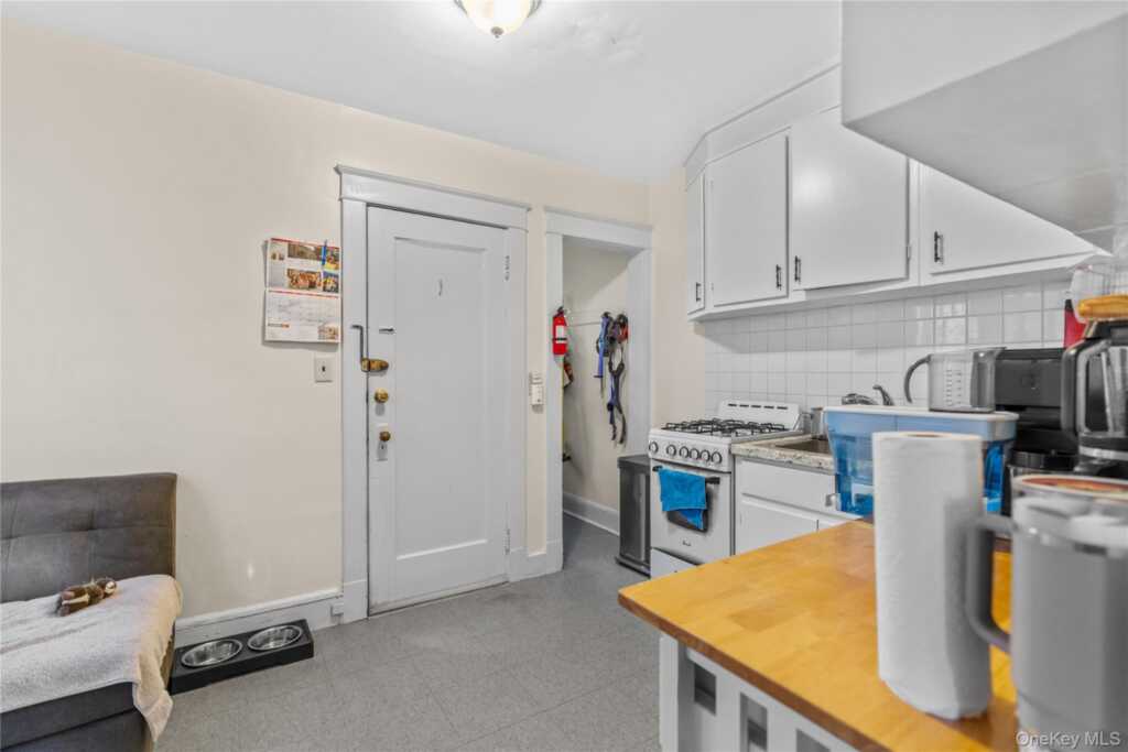 63 Grant Avenue, White Plains, NY 10603 - Photo 6 of 37