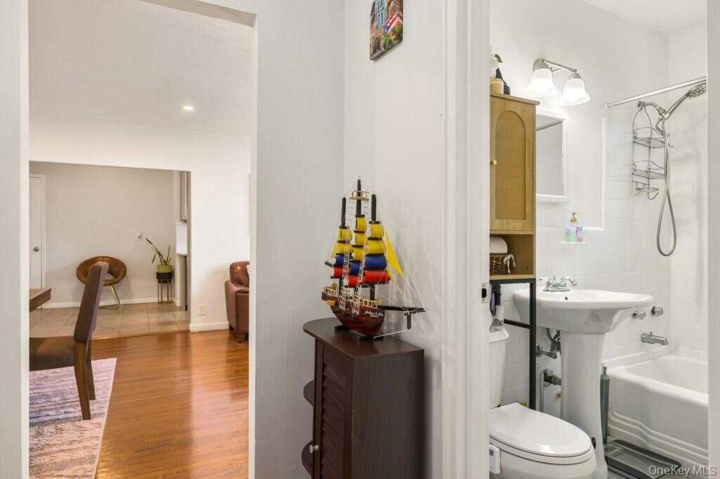 600 Pelham Road, Unit #2G, New Rochelle, NY 10805 - Photo 13 of 17