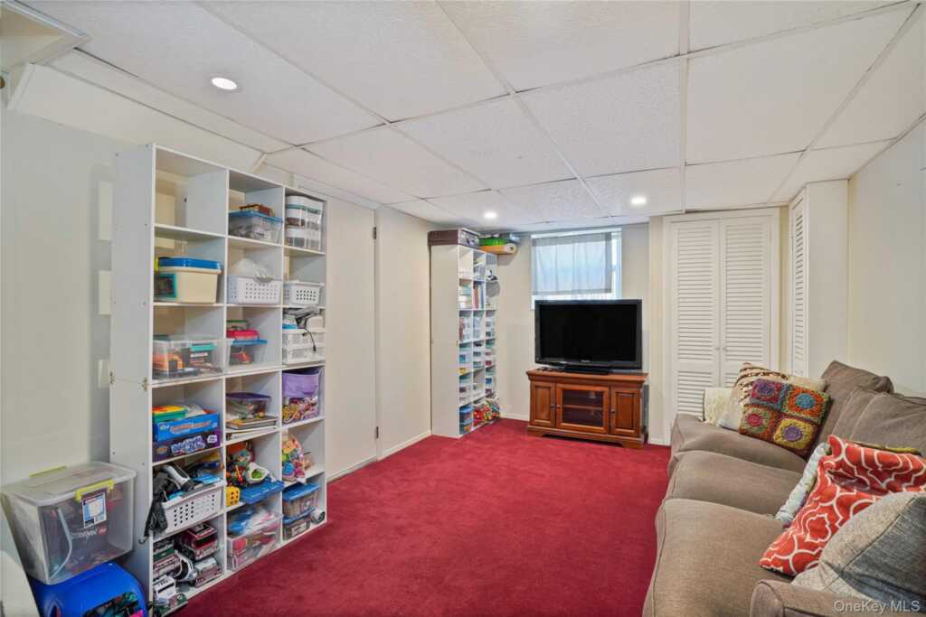 469 Rosedale Avenue, White Plains, NY 10605 - Photo 24 of 32