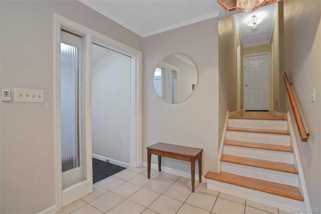 469 Rosedale Avenue, White Plains, NY 10605 - Photo 3 of 32