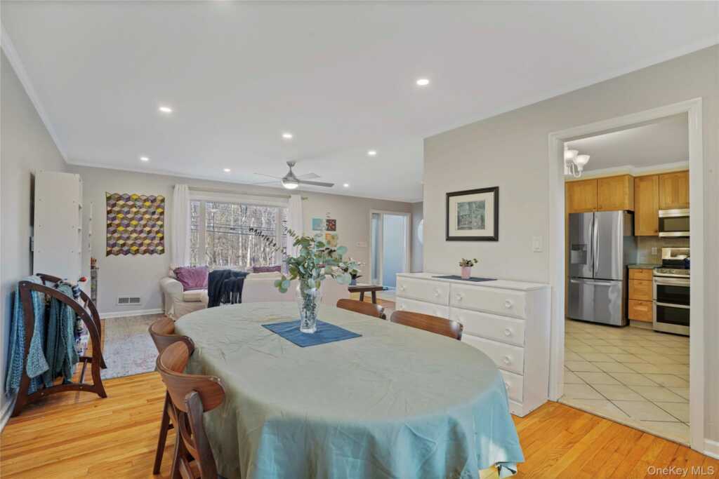 469 Rosedale Avenue, White Plains, NY 10605 - Photo 8 of 32