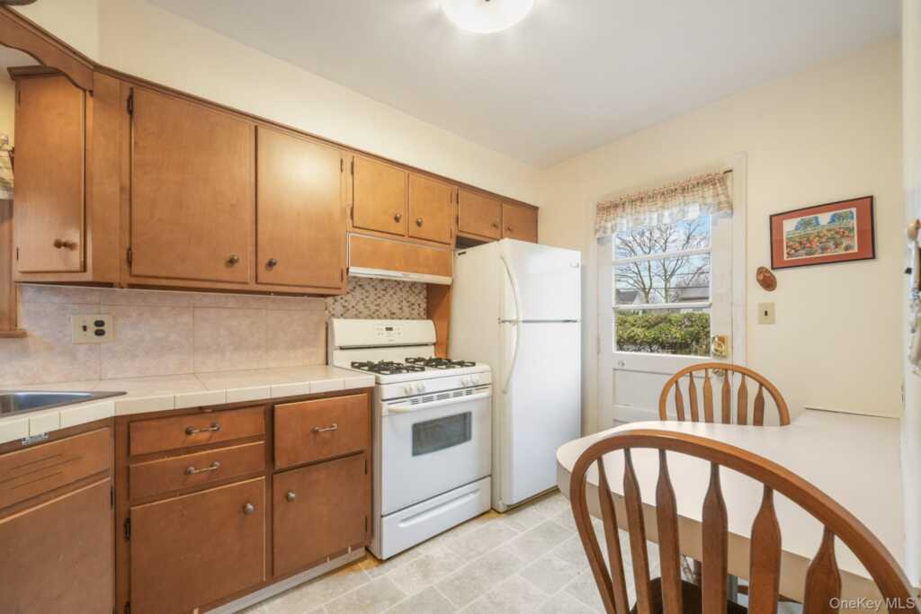 6 Lombardi Road, Pearl River, NY 10965 - Photo 12 of 36